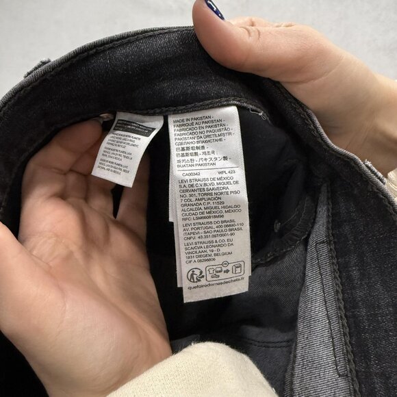 Levis 311 Shaping Skinny Jeans Womens 34 Black Dark Wash Stretch Denim Mid Rise - Picture 9 of 12